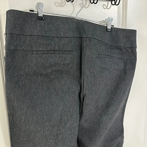 NWT LOFT size 16 Pants Marisa Straight Leg Perfect Condition FAST shopping - Picture 3 of 8